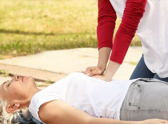 fainted woman and cpr person-01