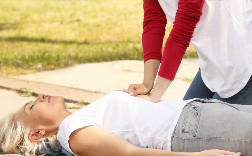 fainted woman and cpr person-01